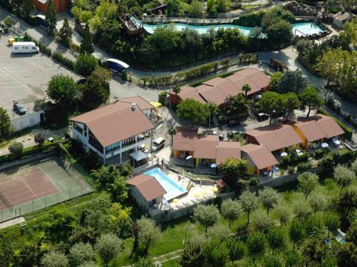 Borgo Blu Poggio Aparthotel Lazise Exterior photo